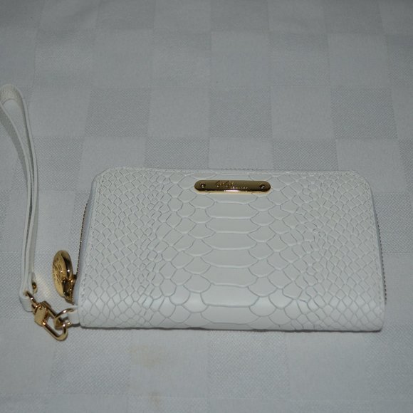 $125 New GiGi New York White Croc Embossed Leather Wristlet Wallet - Picture 1 of 6